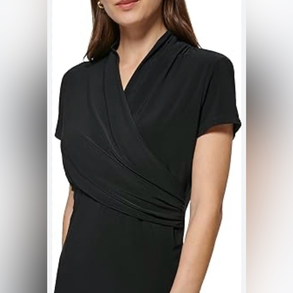 DKNY Surplice V-Neck Side Ruched Short Sleeve Top/s - Picture 4 of 6